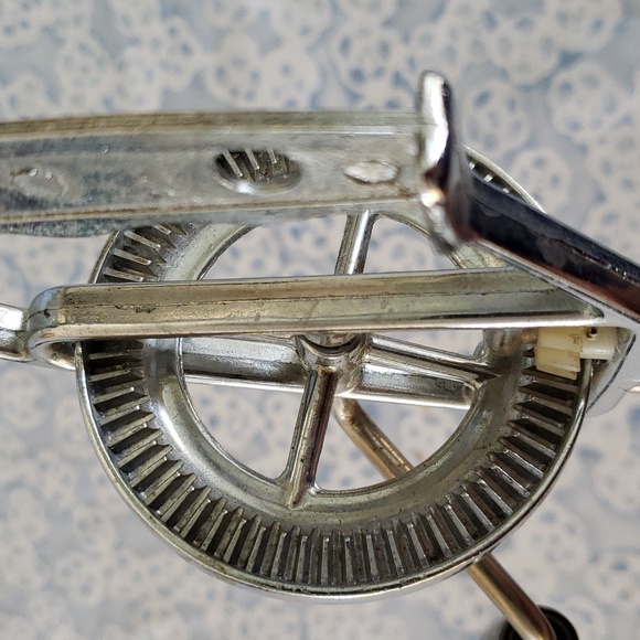 Vintage Handheld Mixer Vintage Handheld Beater Farmhouse Decor - Picture 7 of 12